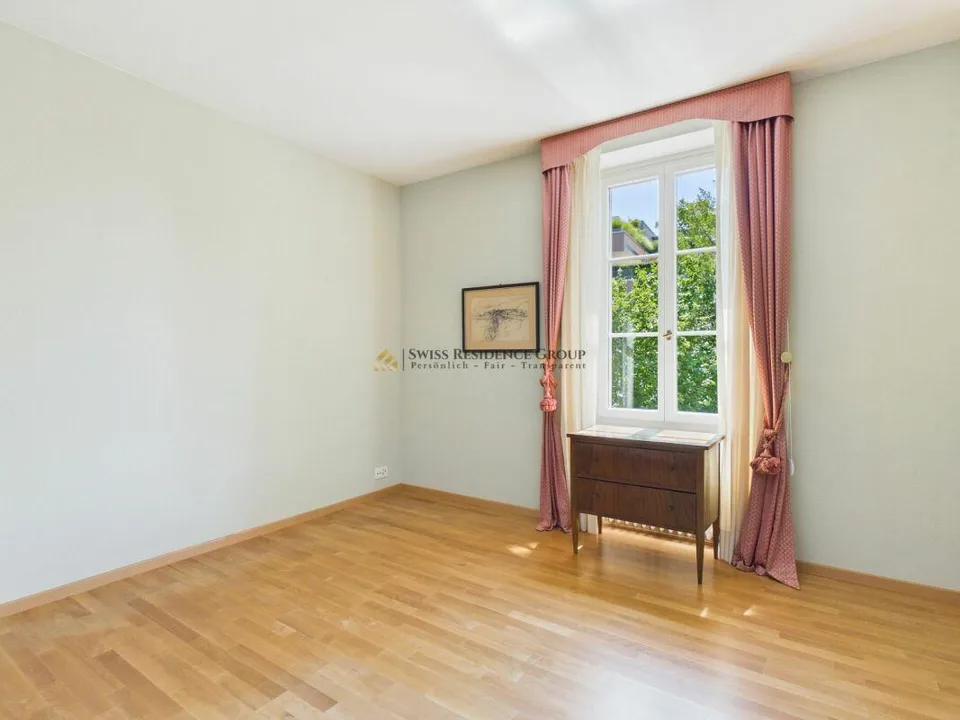 Altbau-Charme trifft auf modernen Luxus - Einzigartige 4.5-Zimmer-Wohnung mit Garten & Cheminée in 8008 Zürich