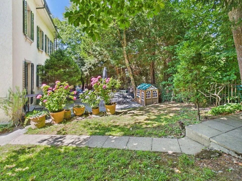 Altbau-Charme trifft auf modernen Luxus - Einzigartige 4.5-Zimmer-Wohnung mit Garten & Cheminée in 8008 Zürich