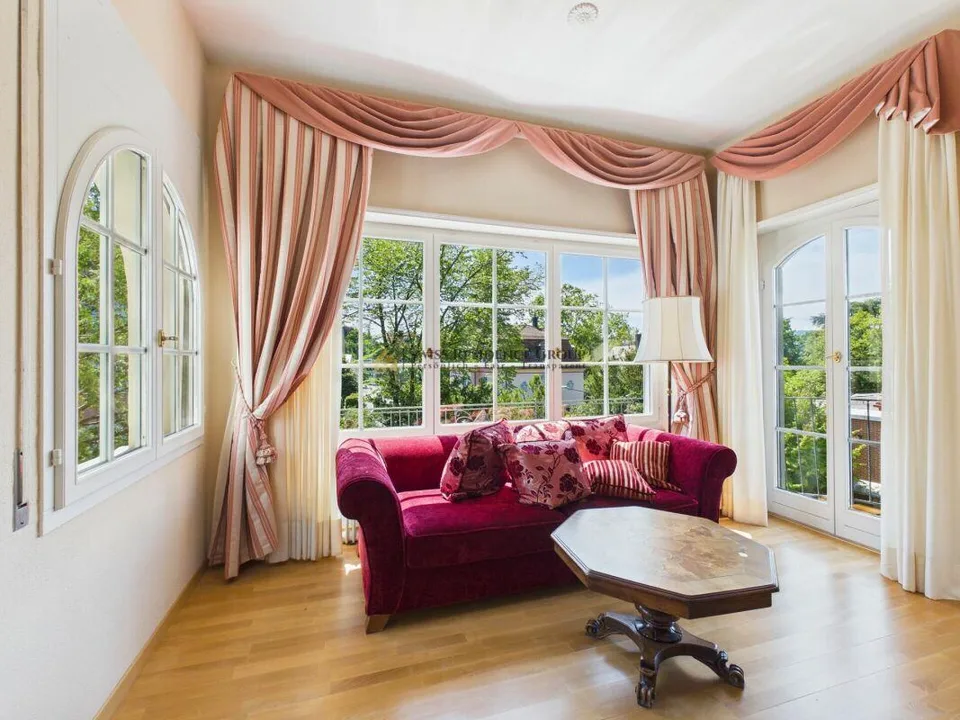 Altbau-Charme trifft auf modernen Luxus - Einzigartige 4.5-Zimmer-Wohnung mit Garten & Cheminée in 8008 Zürich