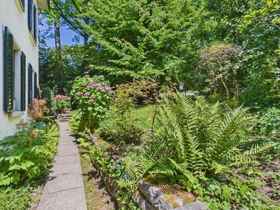 Altbau-Charme trifft auf modernen Luxus - Einzigartige 4.5-Zimmer-Wohnung mit Garten & Cheminée in 8008 Zürich