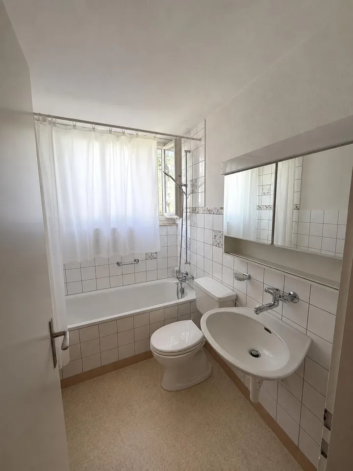 Attraktive 3-Zimmer-Wohnung mit grosszügigem Balkon und Blick ins Grüne