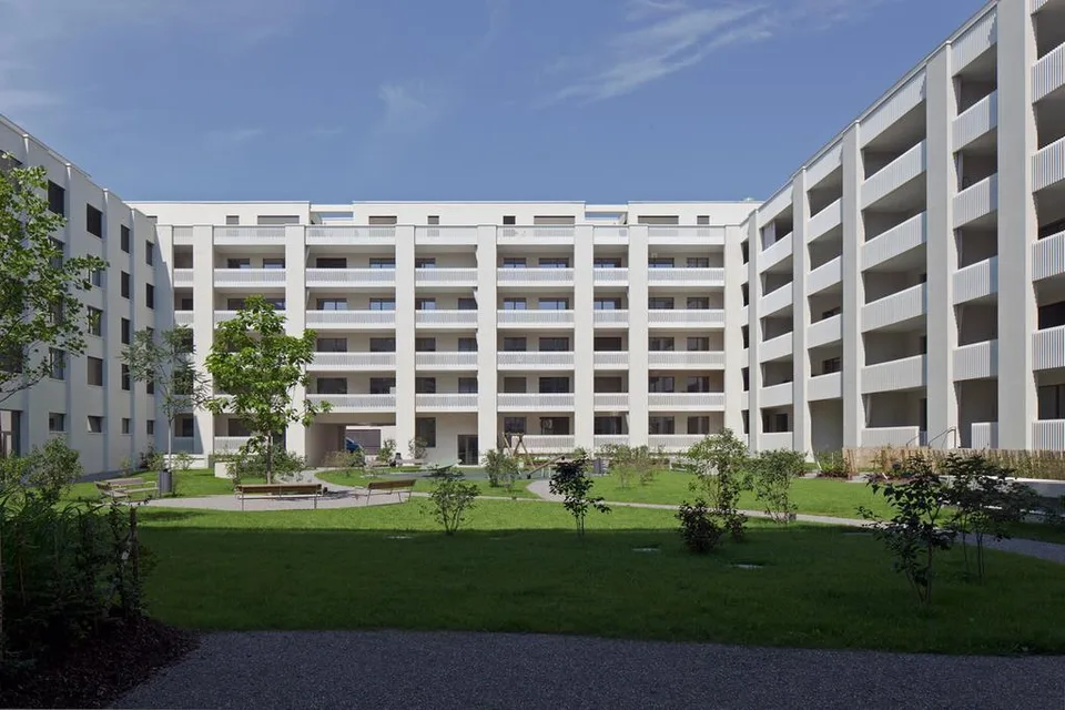 Helle und moderne Wohnung im Richti Areal