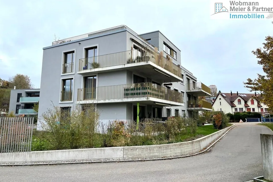 Moderne 4.5-Zimmer-Wohnung mit Eigentumsstandard an zentraler Lage