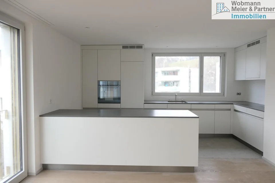Moderne 4.5-Zimmer-Wohnung mit Eigentumsstandard an zentraler Lage