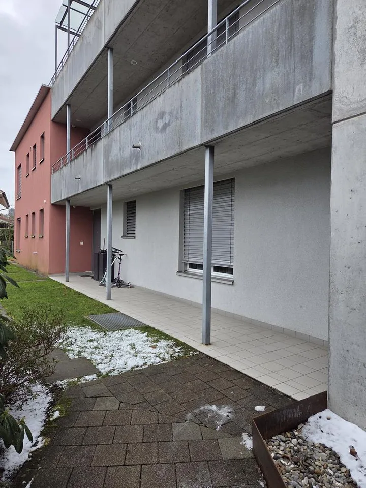 Familienfreundliche 3.5-ZWG mit Gartensitzplatz und Wintergarten