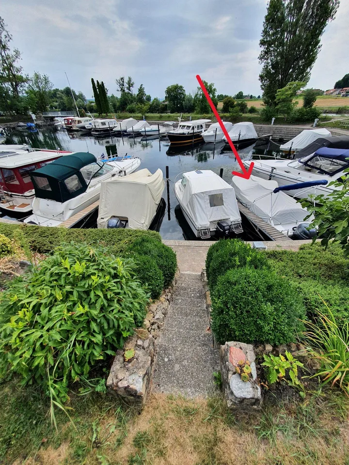 Bootsplatz im Broye-Kanal zu vermieten - attraktive Lage