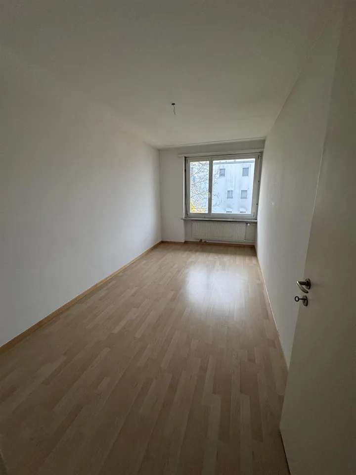 BEFRISTET: Befristete Wohnung an genialer Lage in Zürich Triemli