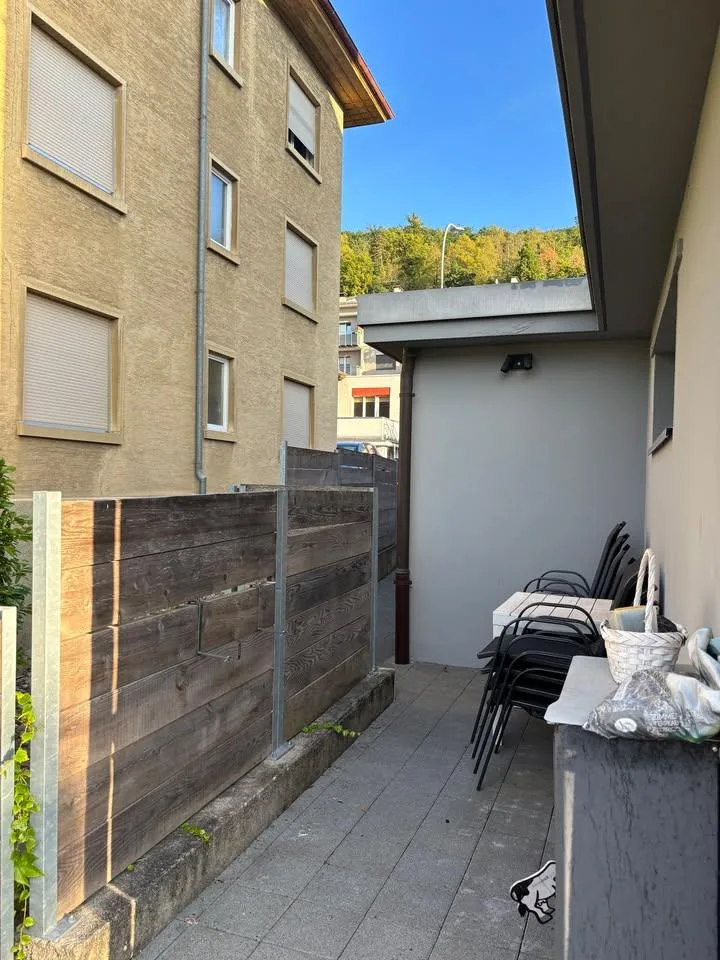 Geräumige 2-Zimmer-Wohnung mit Terrasse in La Coudre, Neuchâtel