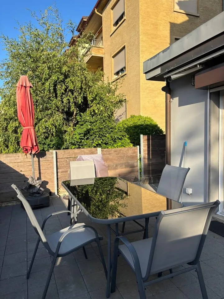 Geräumige 2-Zimmer-Wohnung mit Terrasse in La Coudre, Neuchâtel