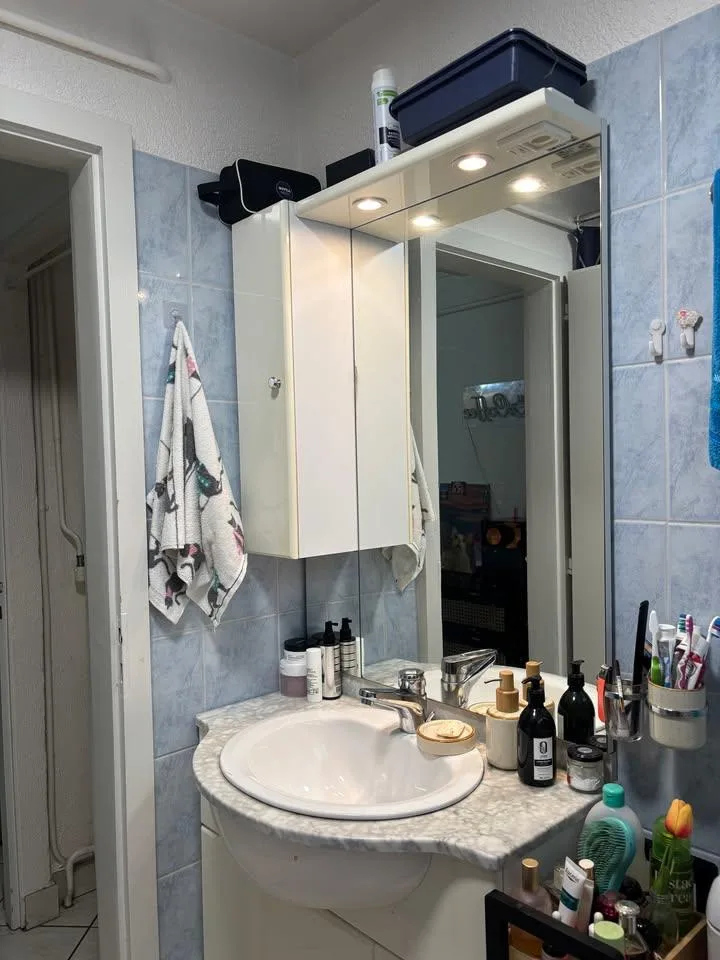 Geräumige 2-Zimmer-Wohnung mit Terrasse in La Coudre, Neuchâtel