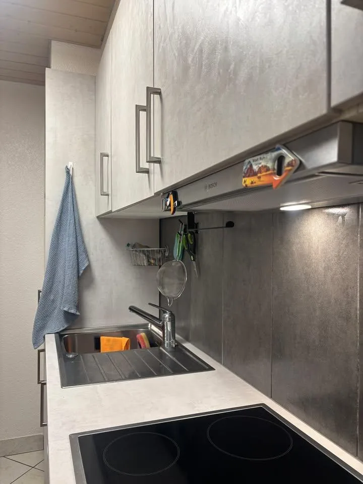 Geräumige 2-Zimmer-Wohnung mit Terrasse in La Coudre, Neuchâtel