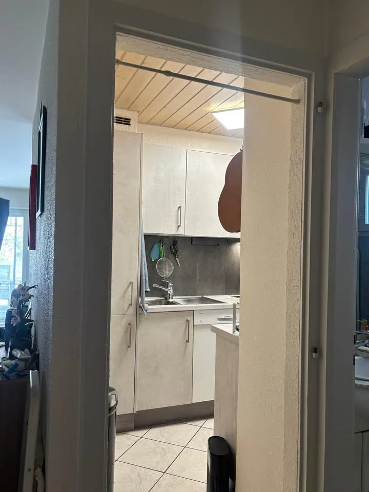 Geräumige 2-Zimmer-Wohnung mit Terrasse in La Coudre, Neuchâtel