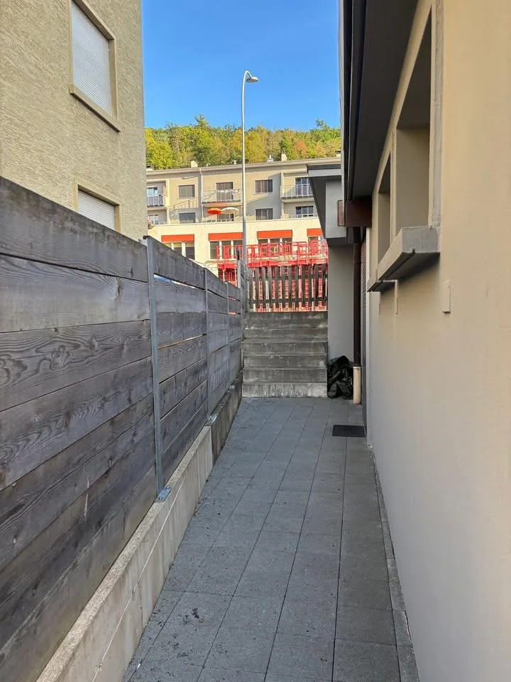 Geräumige 2-Zimmer-Wohnung mit Terrasse in La Coudre, Neuchâtel