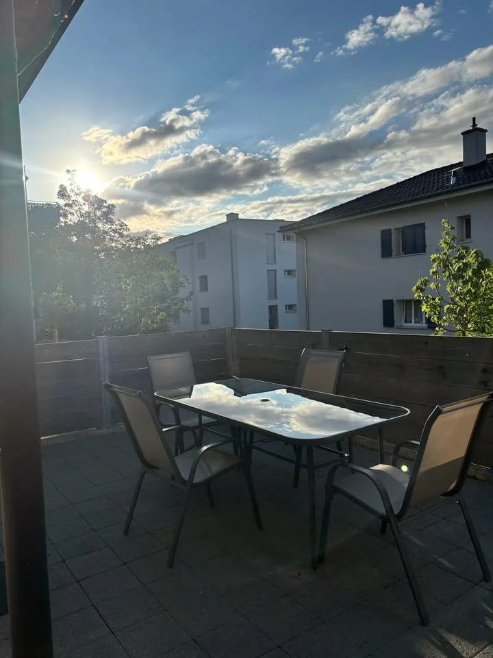 Geräumige 2-Zimmer-Wohnung mit Terrasse in La Coudre, Neuchâtel