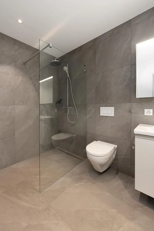Exklusive 5.5-Zimmer-Neubau Dachwohnung  Lift direkt in Wohnung