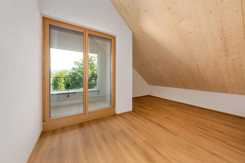 Exklusive 5.5-Zimmer-Neubau Dachwohnung  Lift direkt in Wohnung
