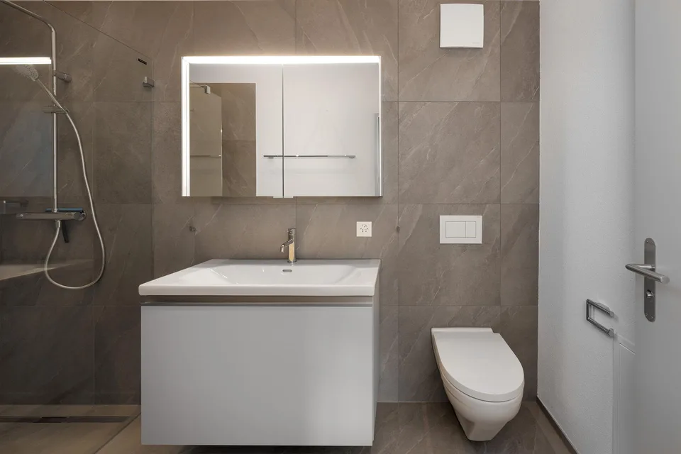 Exklusive 5.5-Zimmer-Neubau Dachwohnung  Lift direkt in Wohnung