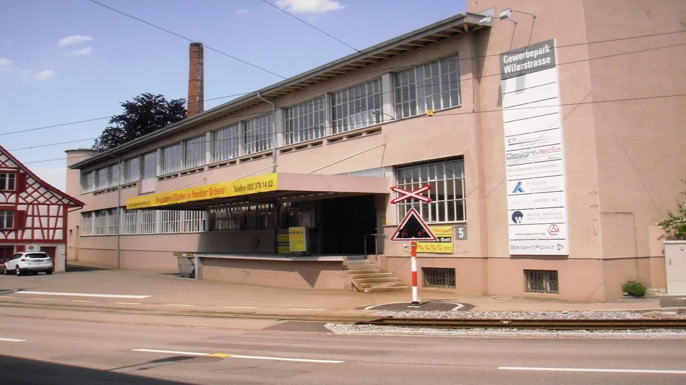 Showroom, Gewerbe-, Fabrikations- oder Fitnessraum im Zentrum