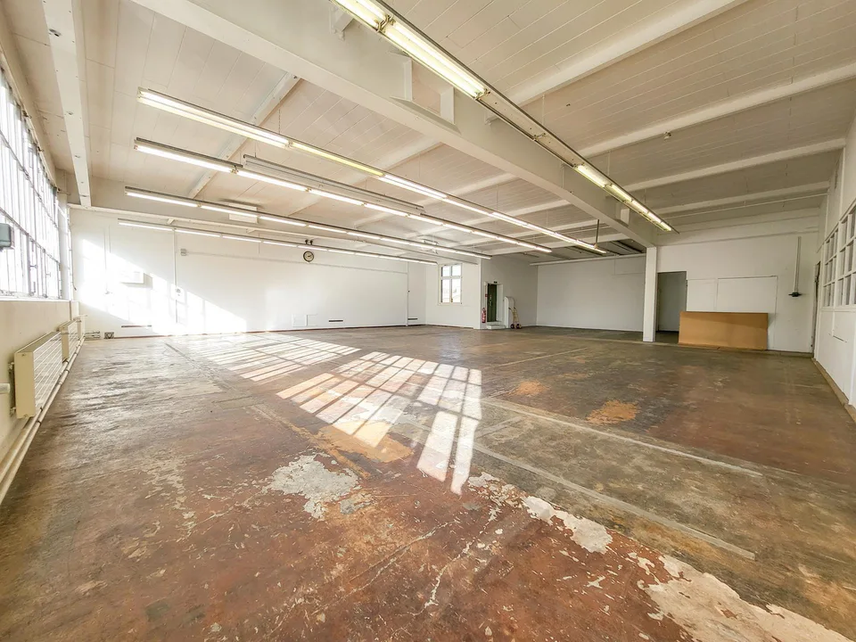 Showroom, Gewerbe-, Fabrikations- oder Fitnessraum im Zentrum