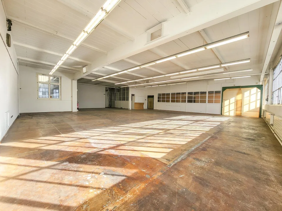Showroom, Gewerbe-, Fabrikations- oder Fitnessraum im Zentrum