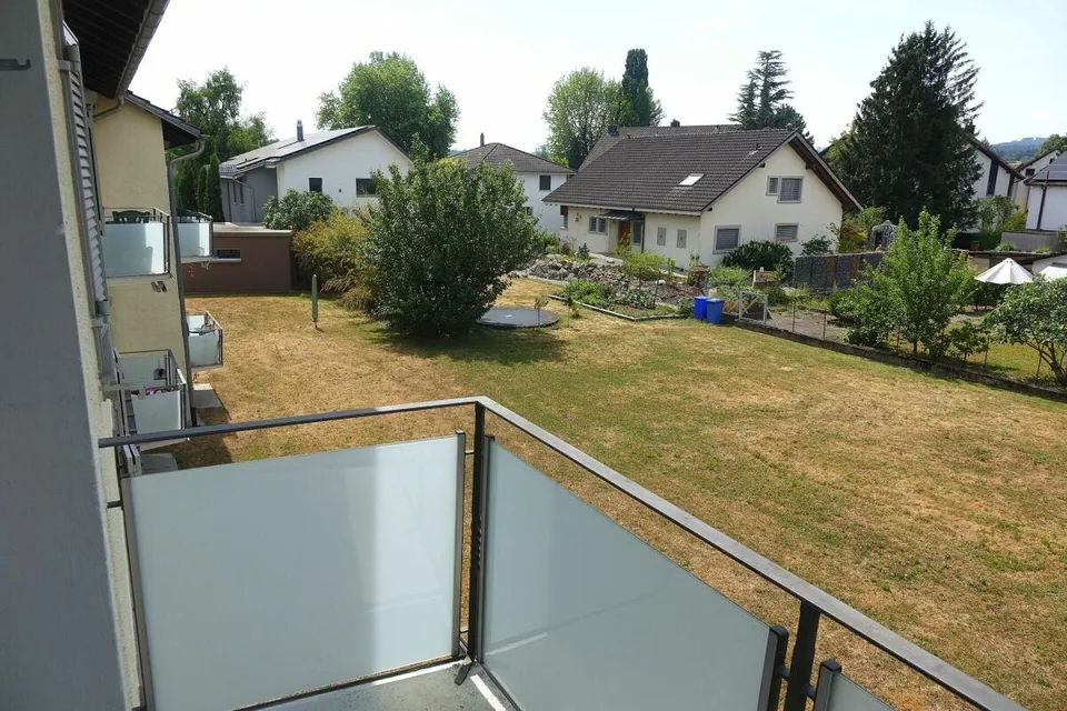 Charming, renovated 4-room apartment with balcony