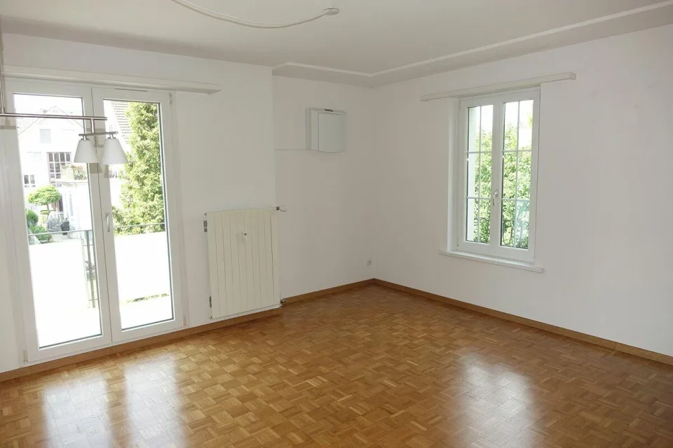 Charming, renovated 4-room apartment with balcony
