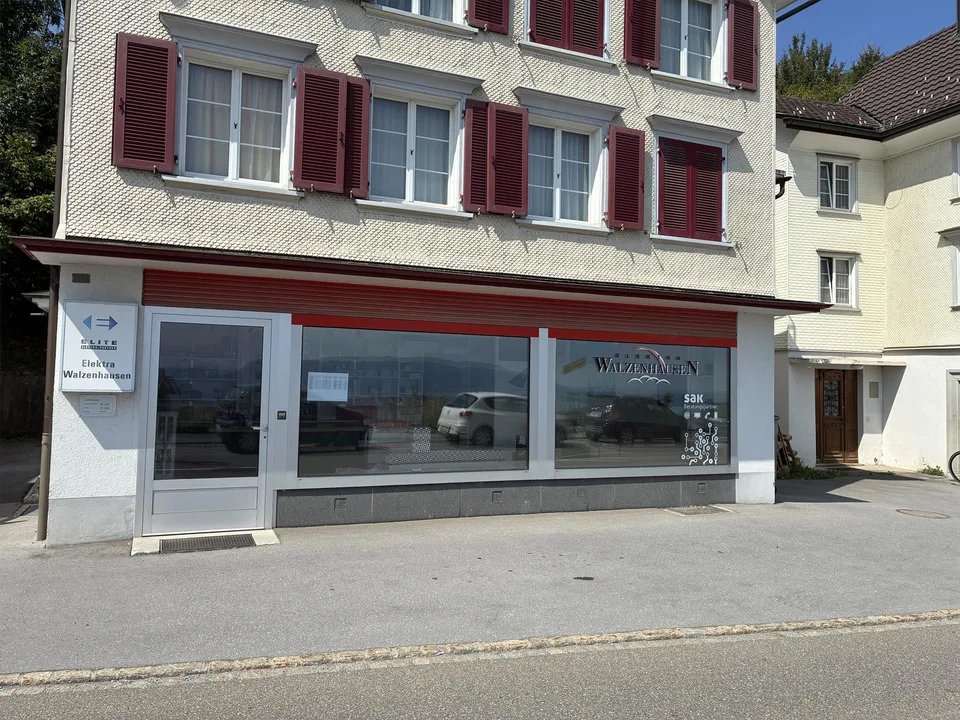 Gewerbeliegenschaft mit Verkaufsraum, Büro, Lager & Parkmöglichkeiten