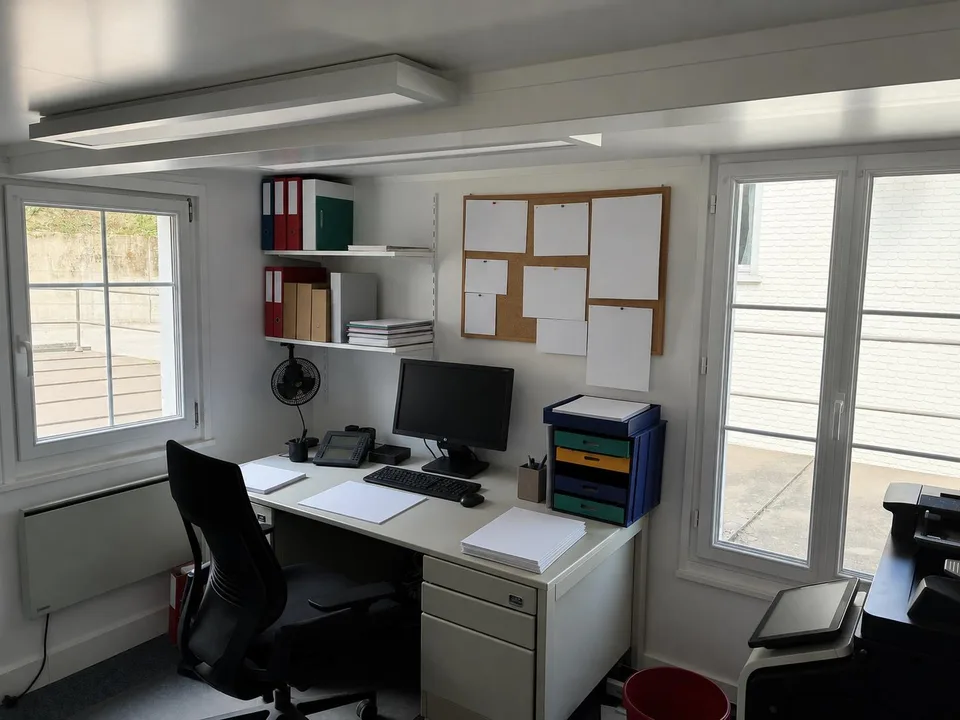 Gewerbeliegenschaft mit Verkaufsraum, Büro, Lager & Parkmöglichkeiten
