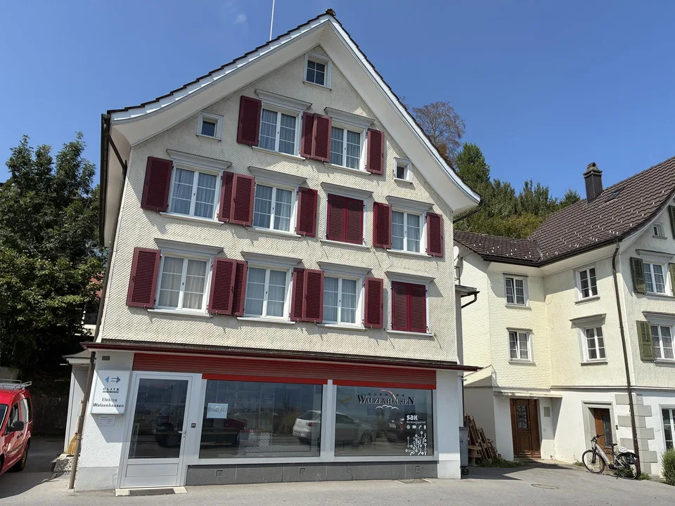 Gewerbeliegenschaft mit Verkaufsraum, Büro, Lager & Parkmöglichkeiten