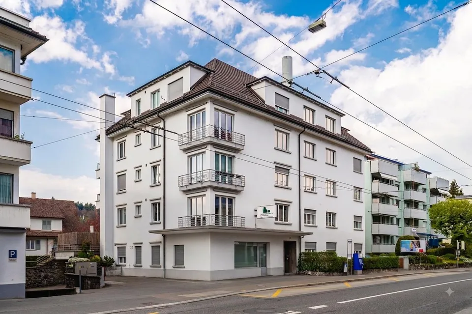 Moderne 3.5 Zi Wohnung im 3.OG, nah am Rotsee und dem Zentrum