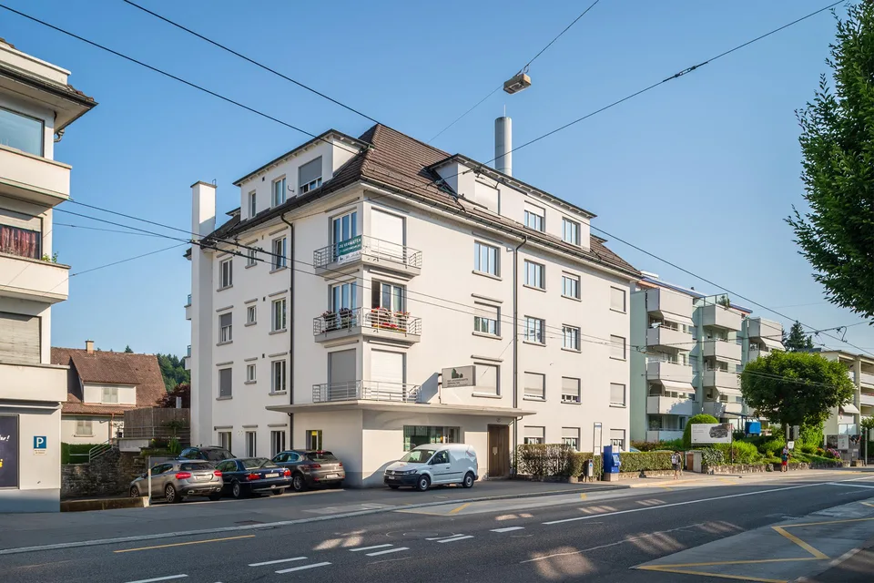 Moderne 3.5 Zi Wohnung im 3.OG, nah am Rotsee und dem Zentrum
