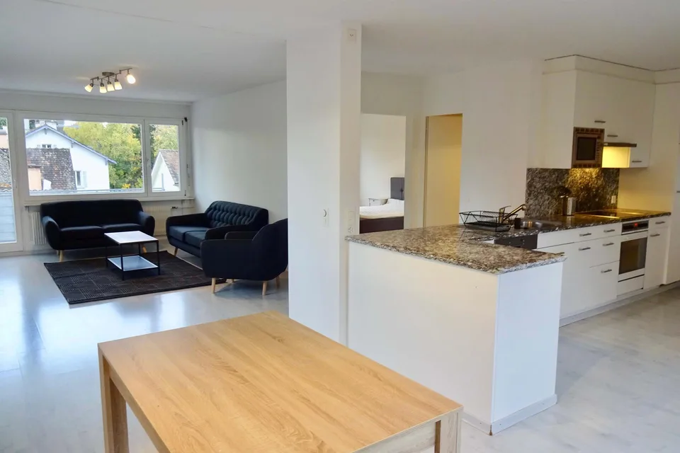 Furnished room in modernised apartment in a top location