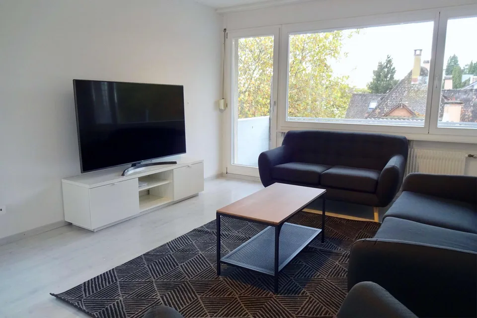 Furnished room in modernised apartment in a top location