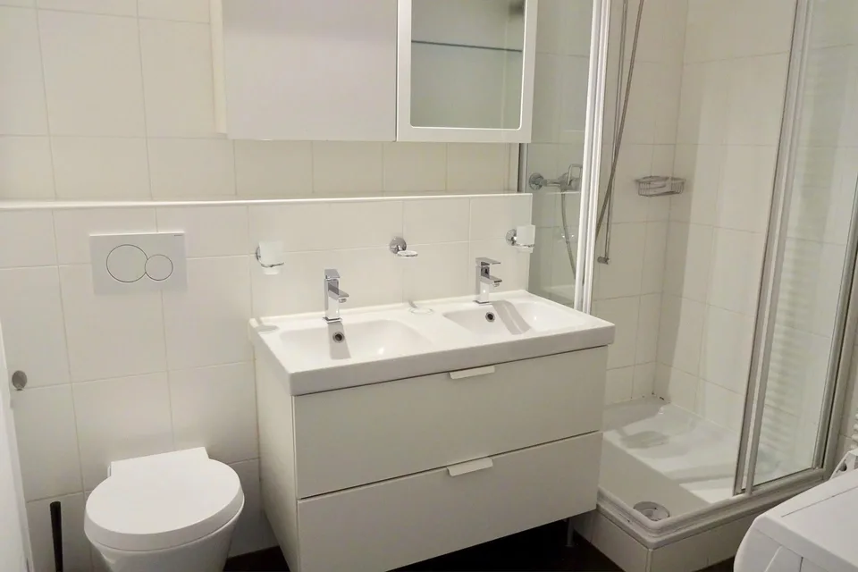 Furnished room in modernised apartment in a top location