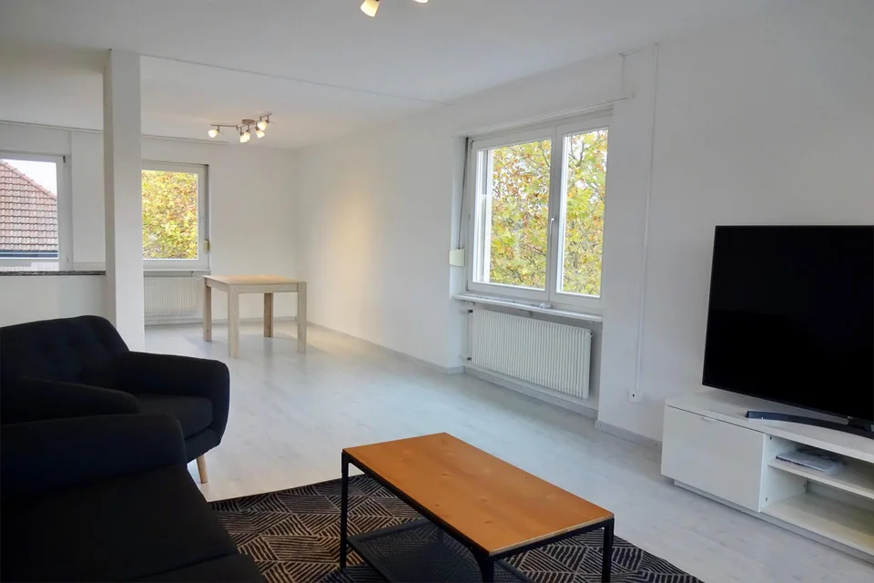 Furnished room in modernised apartment in a top location