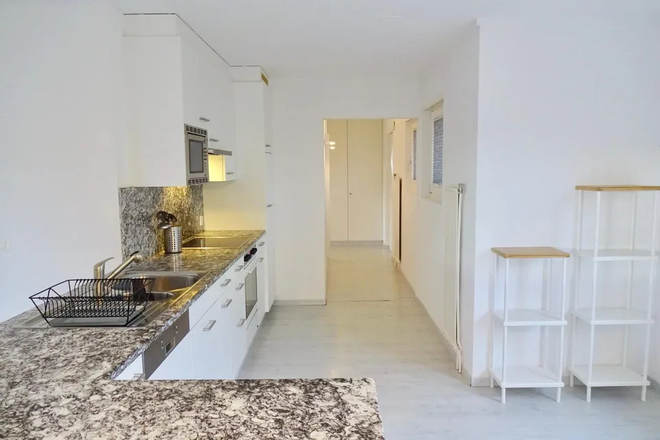 Furnished room in modernised apartment in a top location
