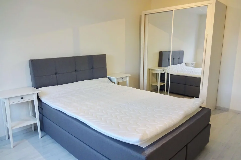 Furnished room in modernised apartment in a top location
