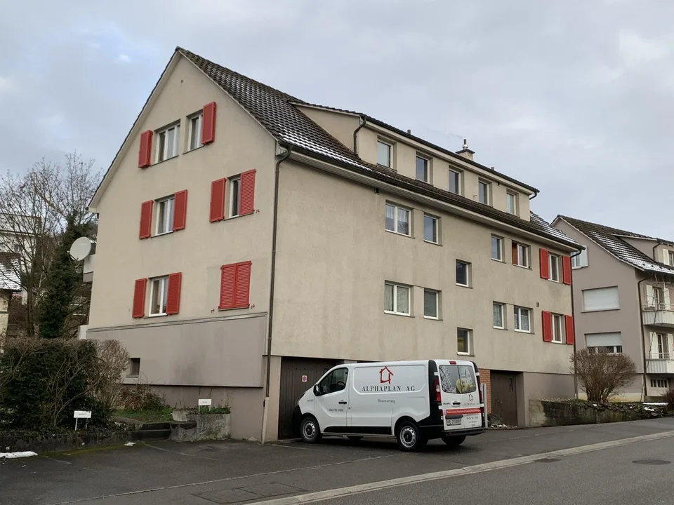 Zentral gelegene 4 Zimmerwohnung mit Balkon