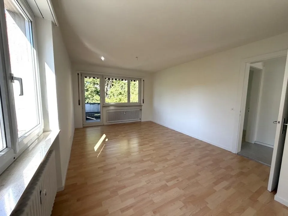 Zentral gelegene 4 Zimmerwohnung mit Balkon