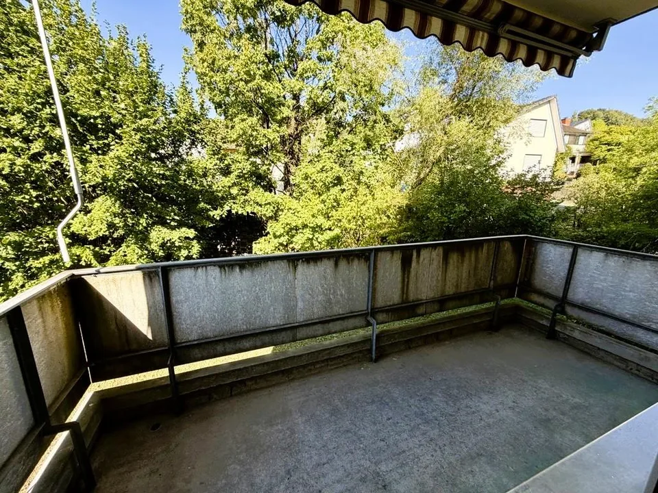 Zentral gelegene 4 Zimmerwohnung mit Balkon