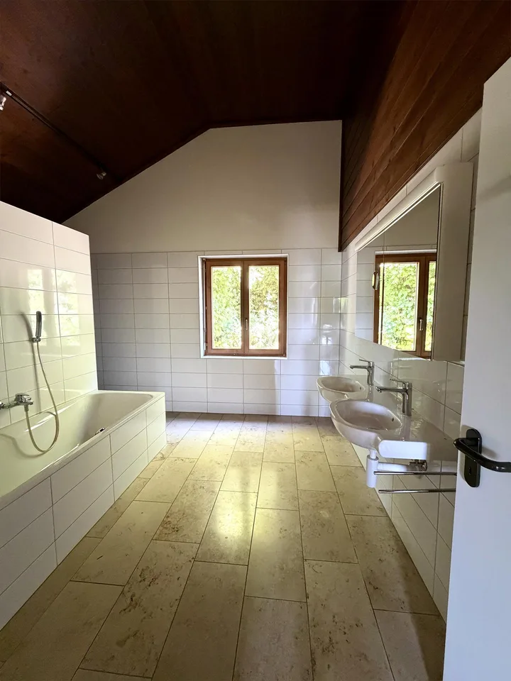5.5 Zimmer Haus mit Hanglage
