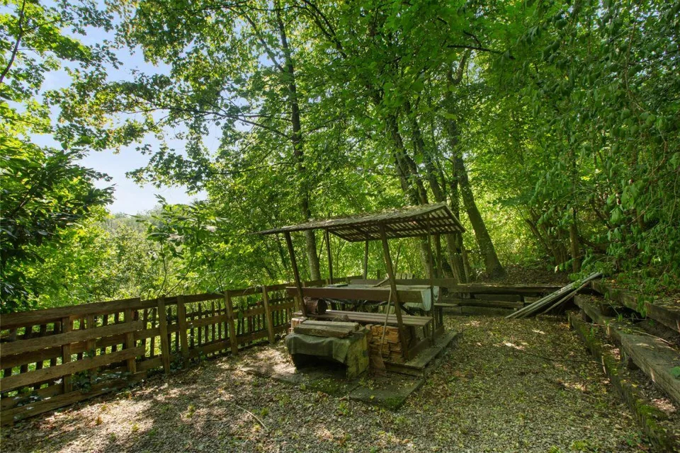 Idyllisches Anwesen mit viel Land & Privatsphäre