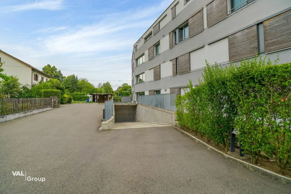 Attraktive 2.5-Zimmer-Wohnung mit grosser Terrasse an zentraler Lag...