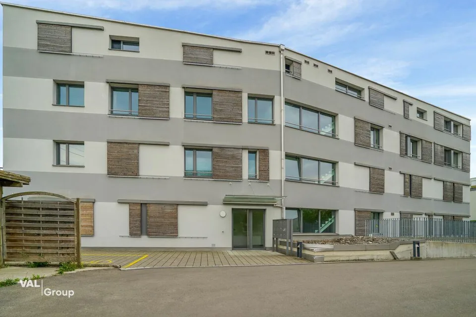 Attraktive 2.5-Zimmer-Wohnung mit grosser Terrasse an zentraler Lag...
