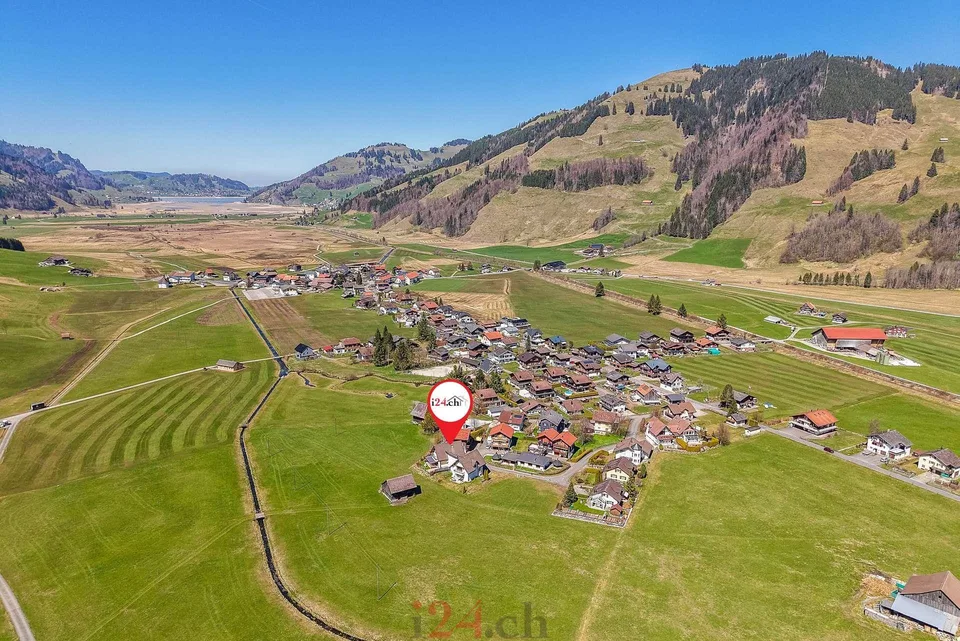 Casa a schiera di 6,5 locali con studio, giardino e vista sulla montagna