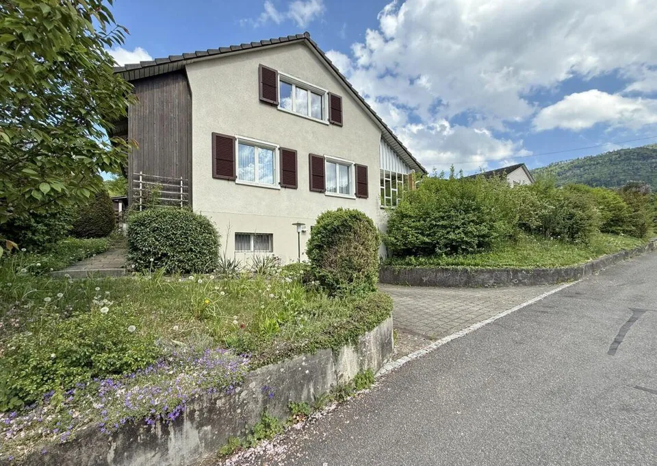 Idyllisches Einfamilienhaus mit grosszügigem Garten