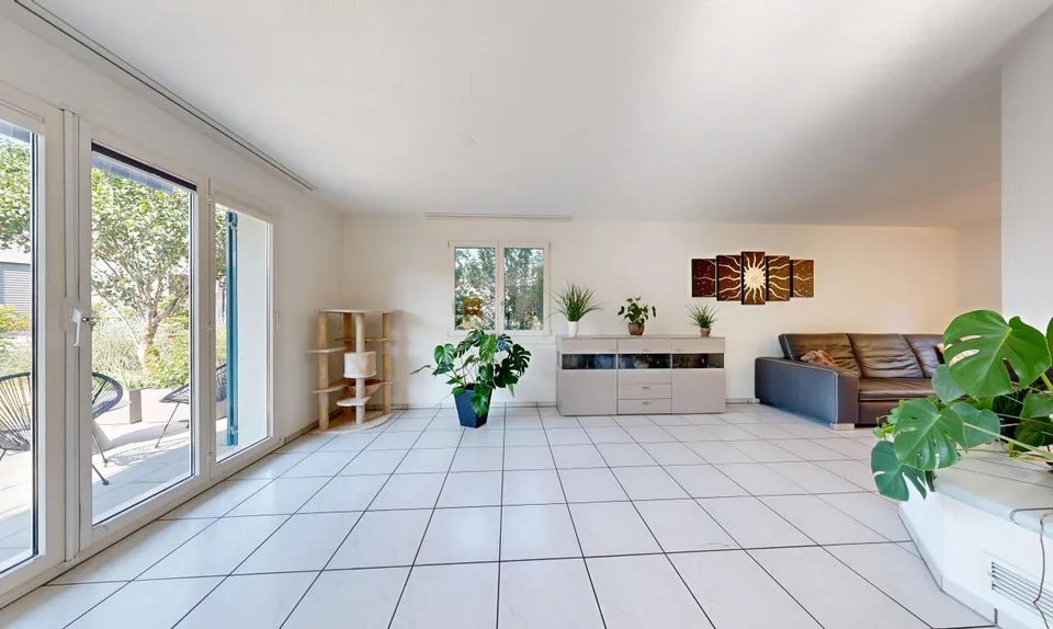 Bright 5.5-room semi-detached house in Kloten