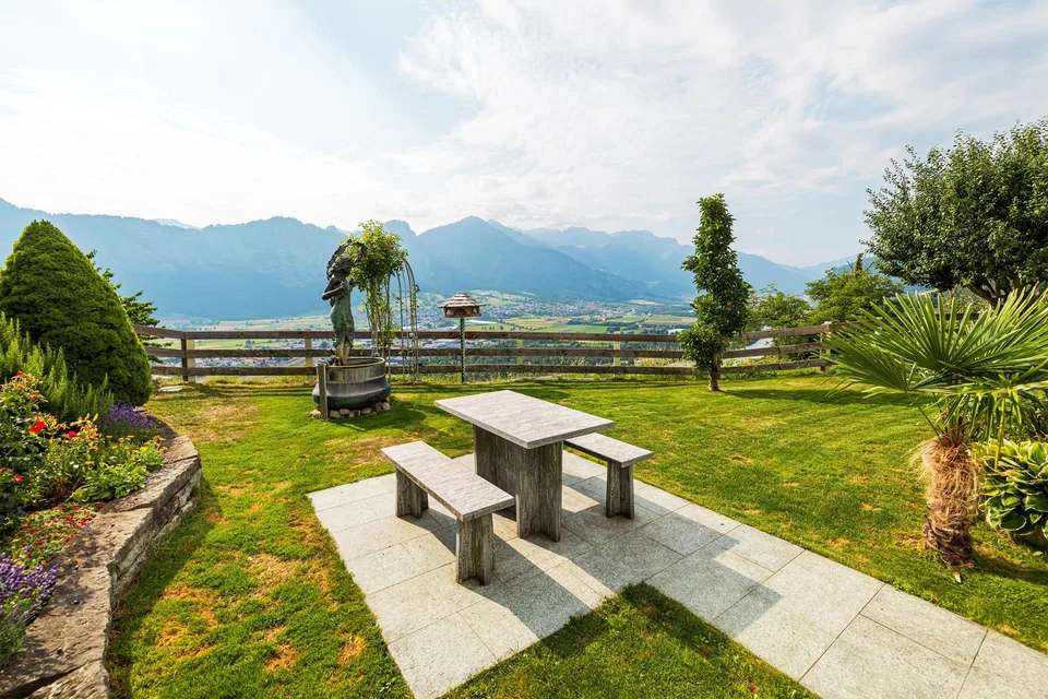 6-Zimmer-Einfamilienhaus mit Panorama und Garten in Mastrils kaufen