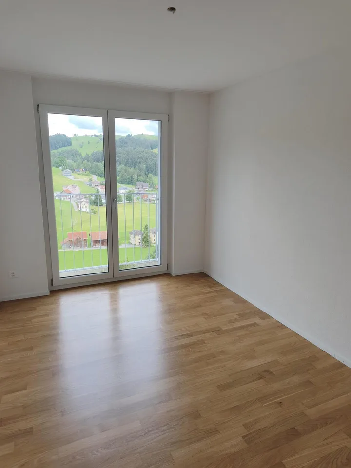 Neuwertiges 6.5-Zimmer-Reiheneckhaus mit Weitsicht in Dicken SG