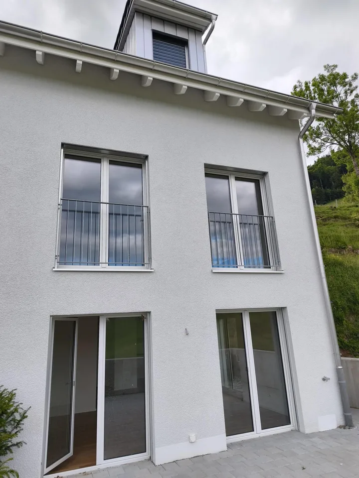 Neuwertiges 6.5-Zimmer-Reiheneckhaus mit Weitsicht in Dicken SG